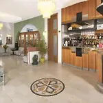 Saint Tropez & Restaurant Lido Di Savio