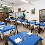 Saint Tropez & Restaurant 3*