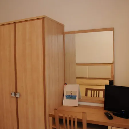 Saint Tropez & Restaurant Hotel 3*