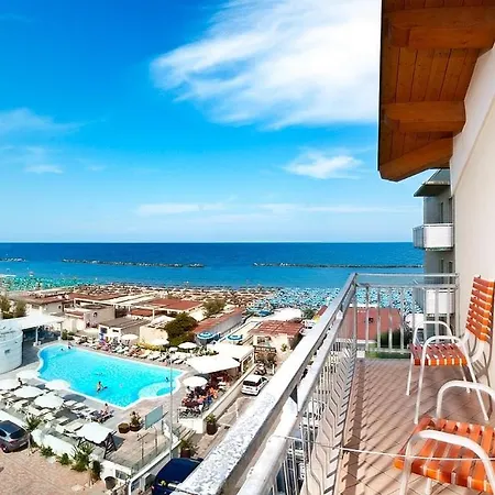 Saint Tropez & Restaurant Hotell 3*