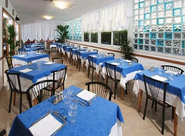 Saint Tropez & Restaurant Lido Di Savio