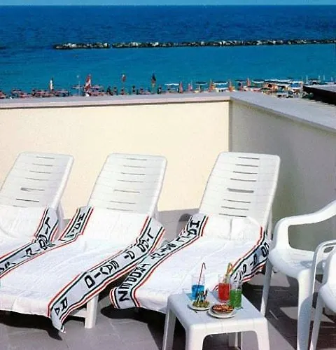 Hotel Saint Tropez & Restaurant 3*