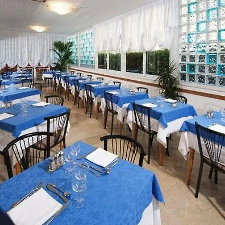 Saint Tropez & Restaurant Lido Di Savio