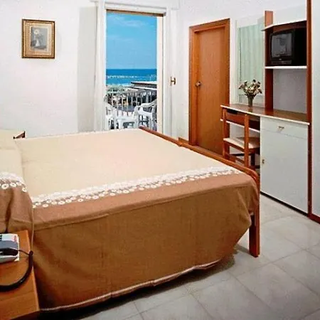 Saint Tropez & Restaurant Lido Di Savio