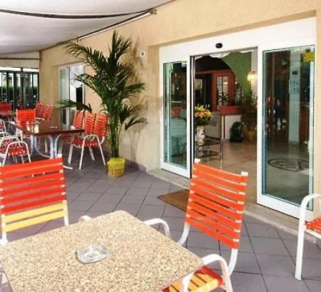 Saint Tropez & Restaurant Hotel