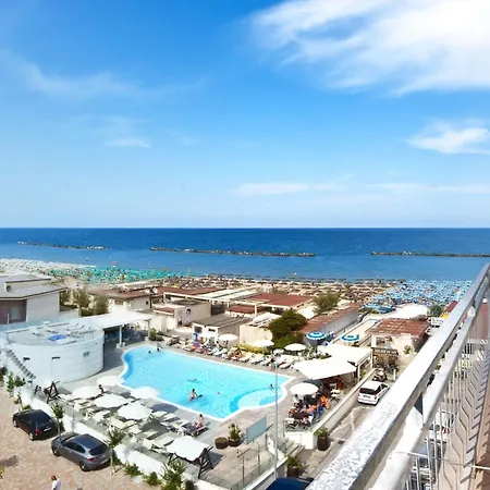 Saint Tropez & Restaurant Hotel Lido Di Savio