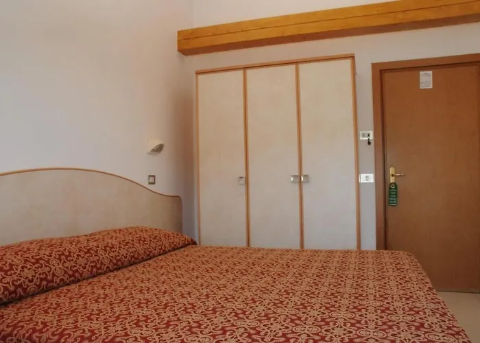 Saint Tropez & Restaurant Lido Di Savio